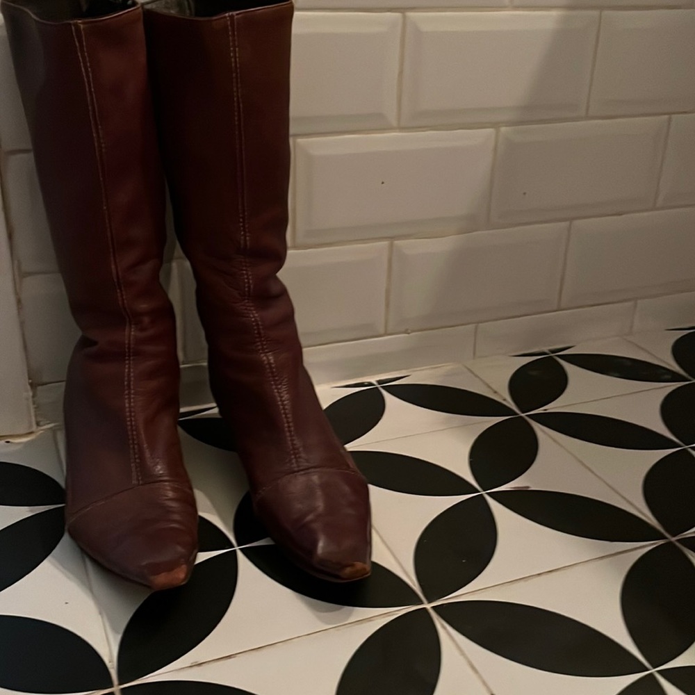 Sacco Brown stitched leather short heeled boots.